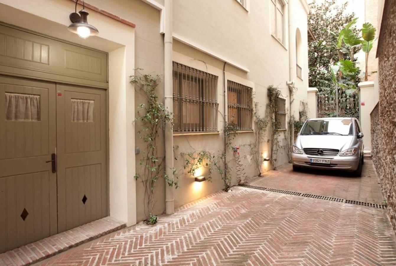 Romantic In Trendy Gracia Barcelona Exterior photo